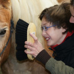 Benjamin fait de l'équitation adaptée